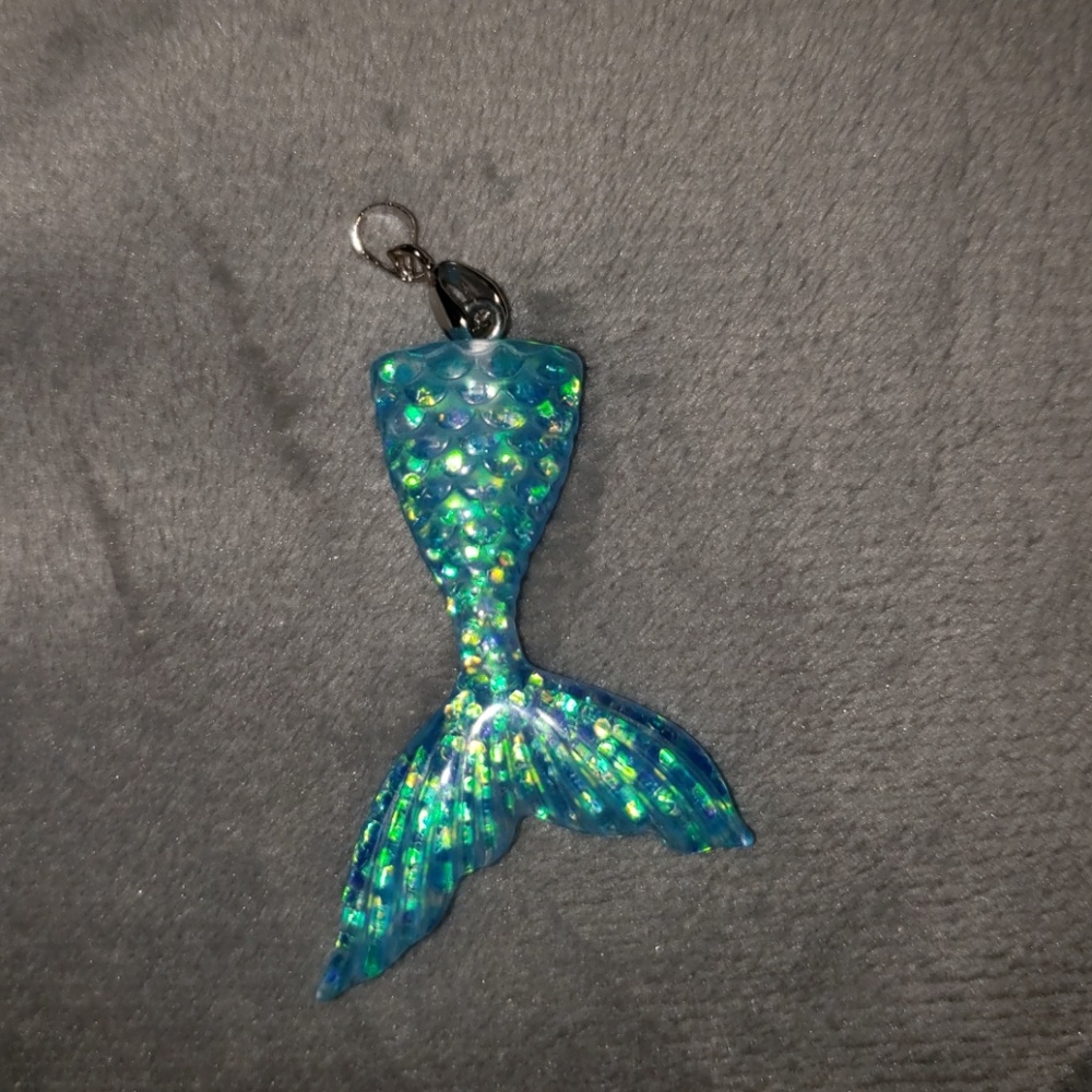 💗💗 NIP mermaid tail necklace pendant